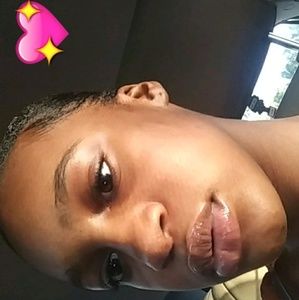 Meet your Posher, Ronica